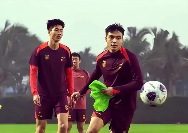 赶紧留洋!21岁国脚昨晚中超戏耍2名外援:英超级踢法!