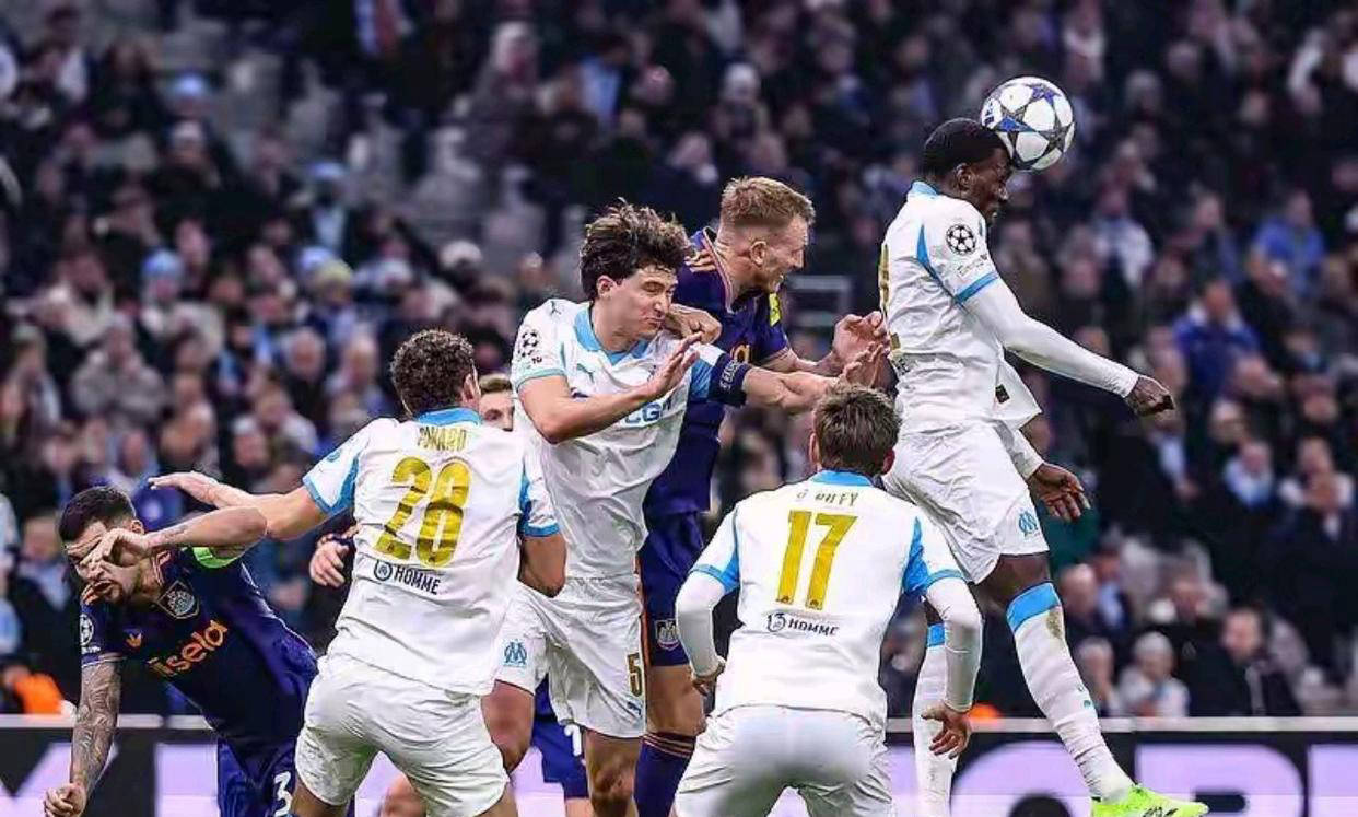 韧性铸就辉煌逆转:奥巴梅扬连中两元助马赛主场逆转纽卡斯尔